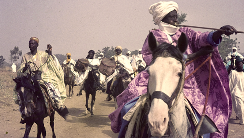 retouch-ASC_Leiden_-_Rietveld_Collection_-_Nigeria_1970_-_1973_-_01_-_056_Sallah_festivities_in_Bauchi._Rich_horsemen_in_white_and_pink